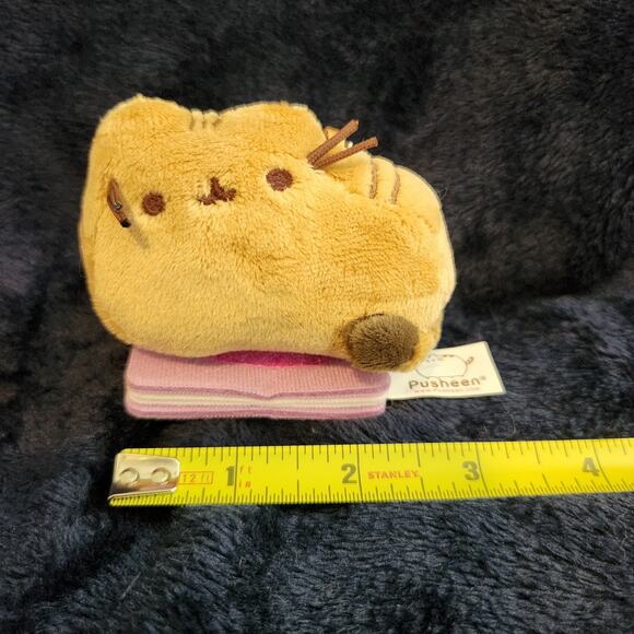 Gund Pusheen The Cat Cute Pink Book Worm Keychain Plush 2016 Mystery Box - Picture 2 of 8